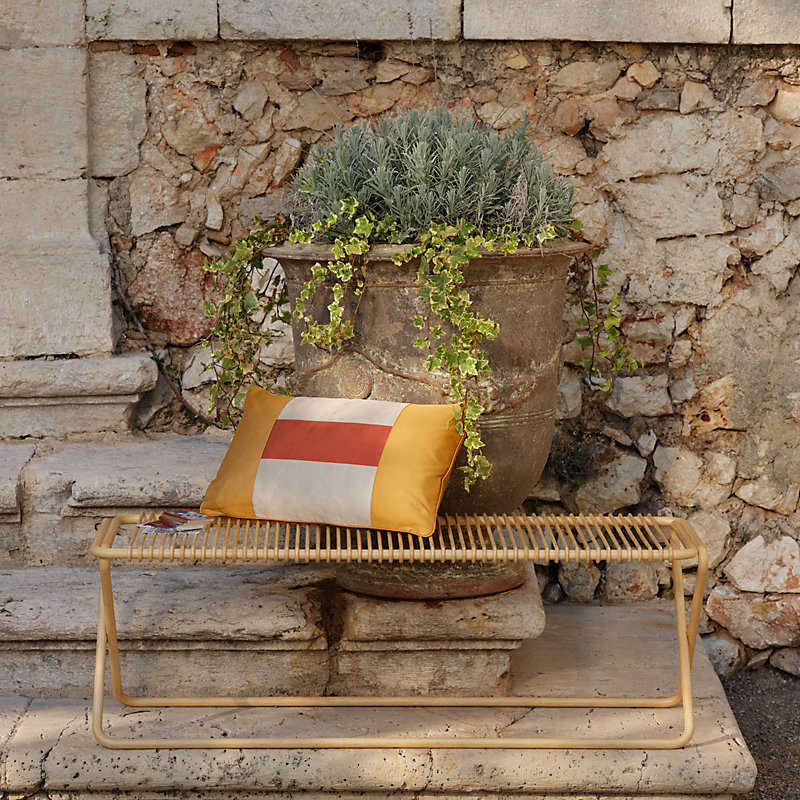 クッション 《カザックIII》 - イエロー | Hermès - エルメス-公式サイト